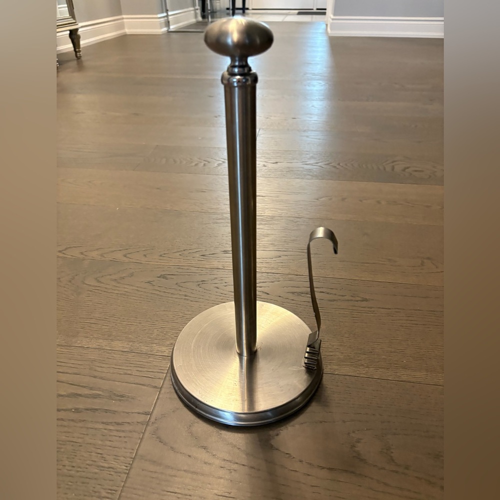 Umbra silver paper towel holder very good condition